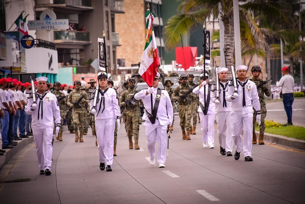 Gobierno Municipal celebra desfile cívico militar del 221 aniversario de la Independencia de México