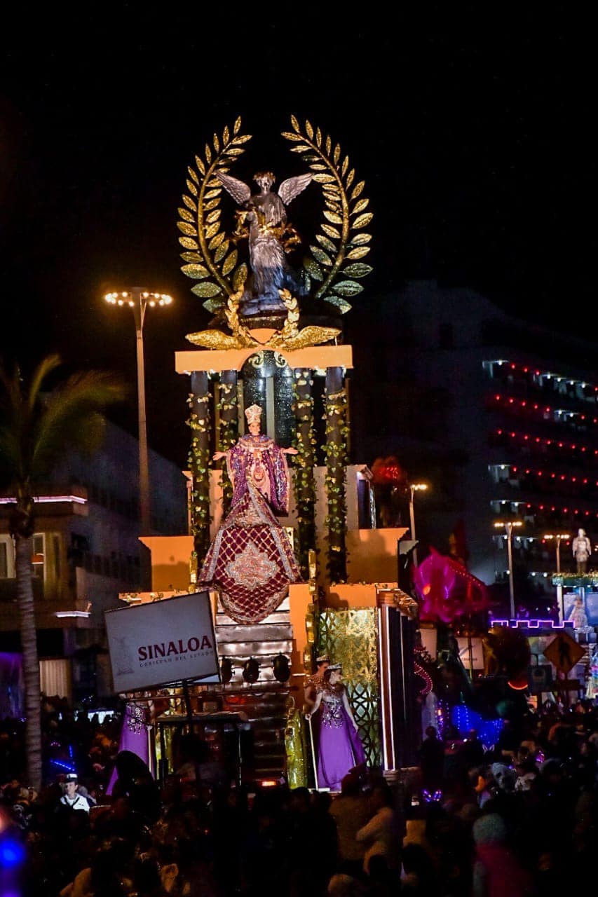 Majestuoso desfile de Carnaval encanta a miles de espectadores