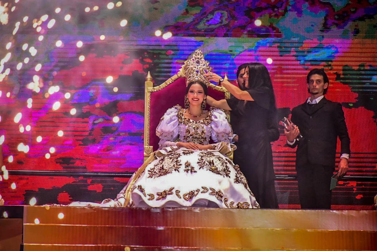 Uma I es coronada Reina de los Juegos Florales del Carnaval Internacional de Mazatlán 2023