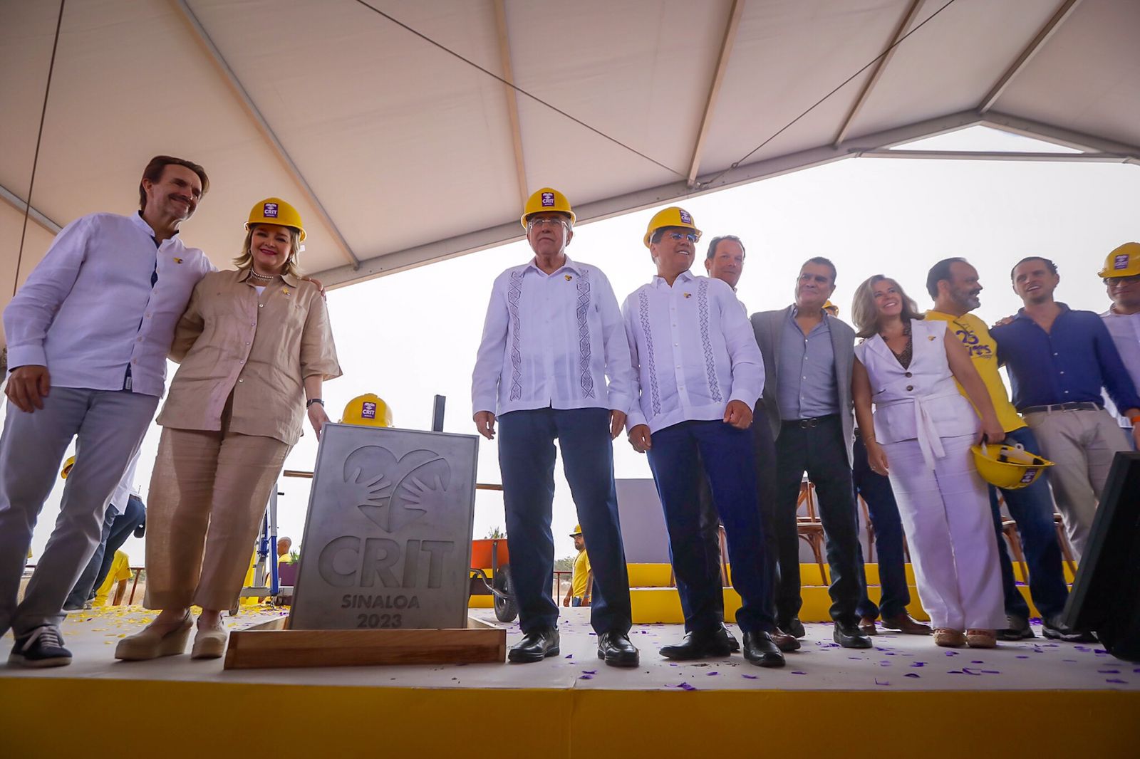 Rocha coloca la primera piedra del CRIT Teletón de Mazatlán